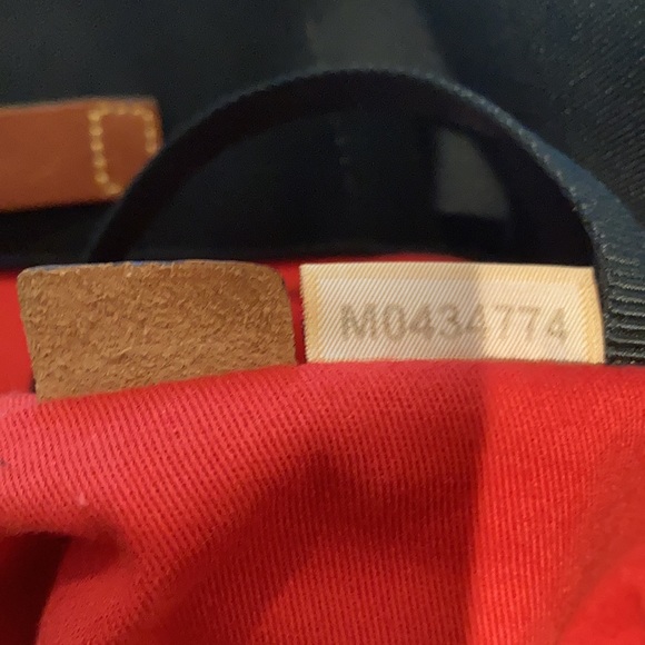 Dooney & Bourke blk tote - Picture 5 of 15